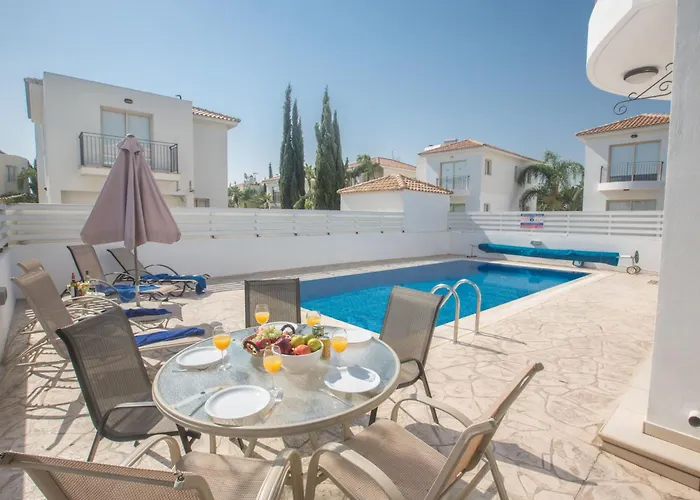 Dom wakacyjny Ferienvilla Pv17 Mit Sonnenterrasse Und Pool By Interhome *