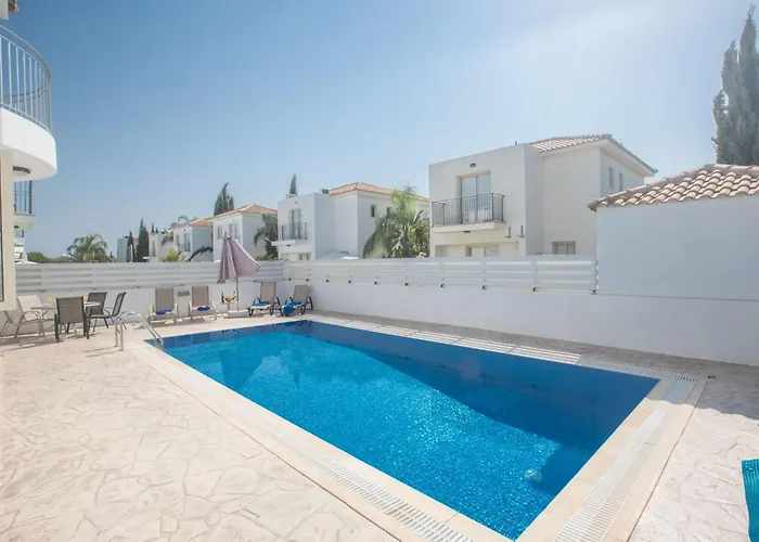 Ferienvilla Pv17 Mit Sonnenterrasse Und Pool By Interhome